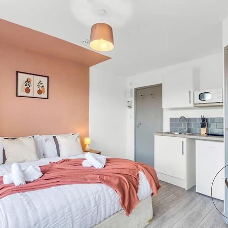 Sienna Longton Studio 2C - Wi-Fi, Alton Towers, Netflix Stoke-on-Trent Экстерьер фото