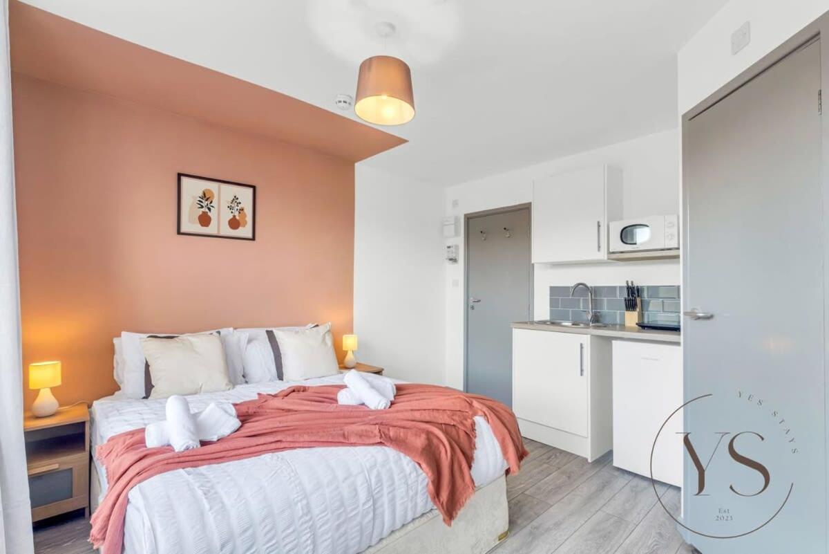Sienna Longton Studio 2C - Wi-Fi, Alton Towers, Netflix Stoke-on-Trent Экстерьер фото