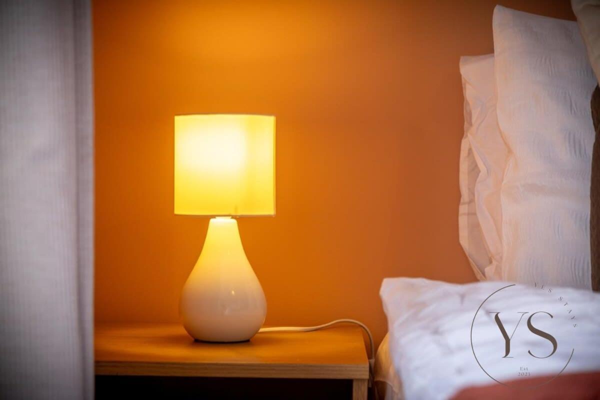 Sienna Longton Studio 2C - Wi-Fi, Alton Towers, Netflix Stoke-on-Trent Экстерьер фото