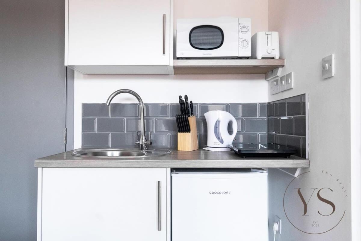 Sienna Longton Studio 2C - Wi-Fi, Alton Towers, Netflix Stoke-on-Trent Экстерьер фото