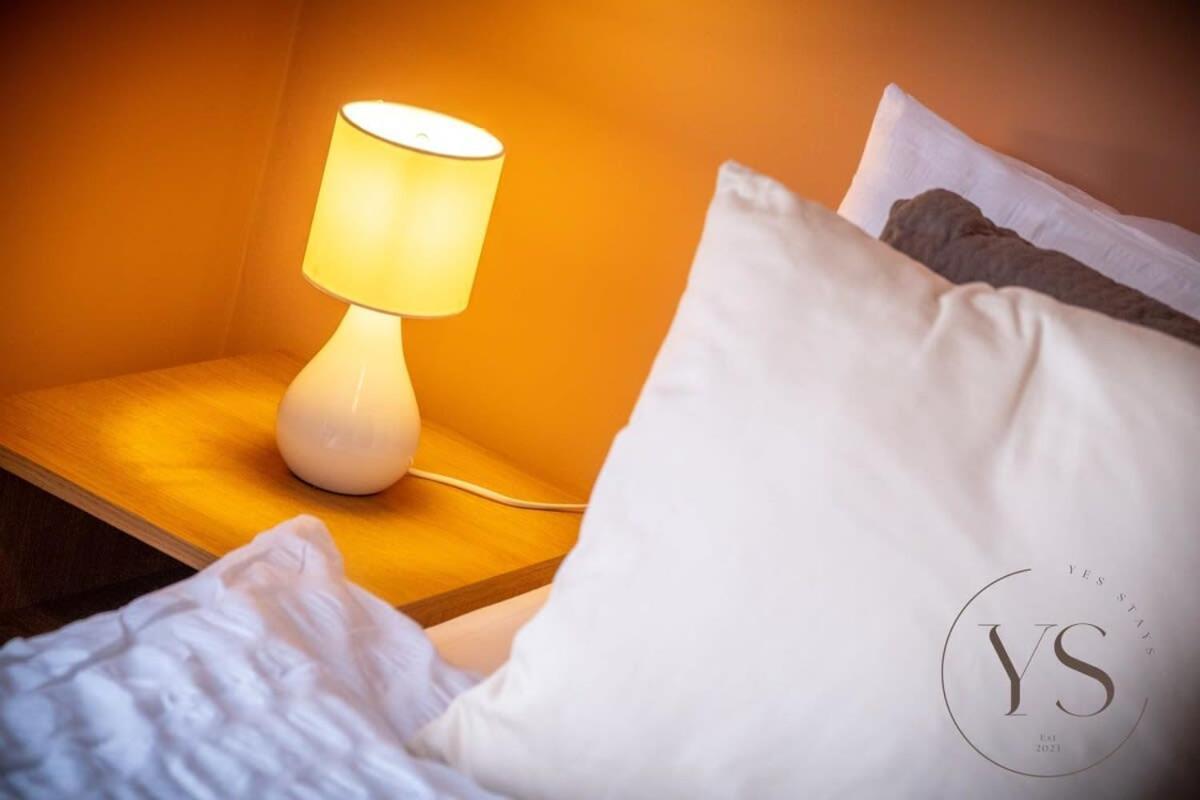 Sienna Longton Studio 2C - Wi-Fi, Alton Towers, Netflix Stoke-on-Trent Экстерьер фото