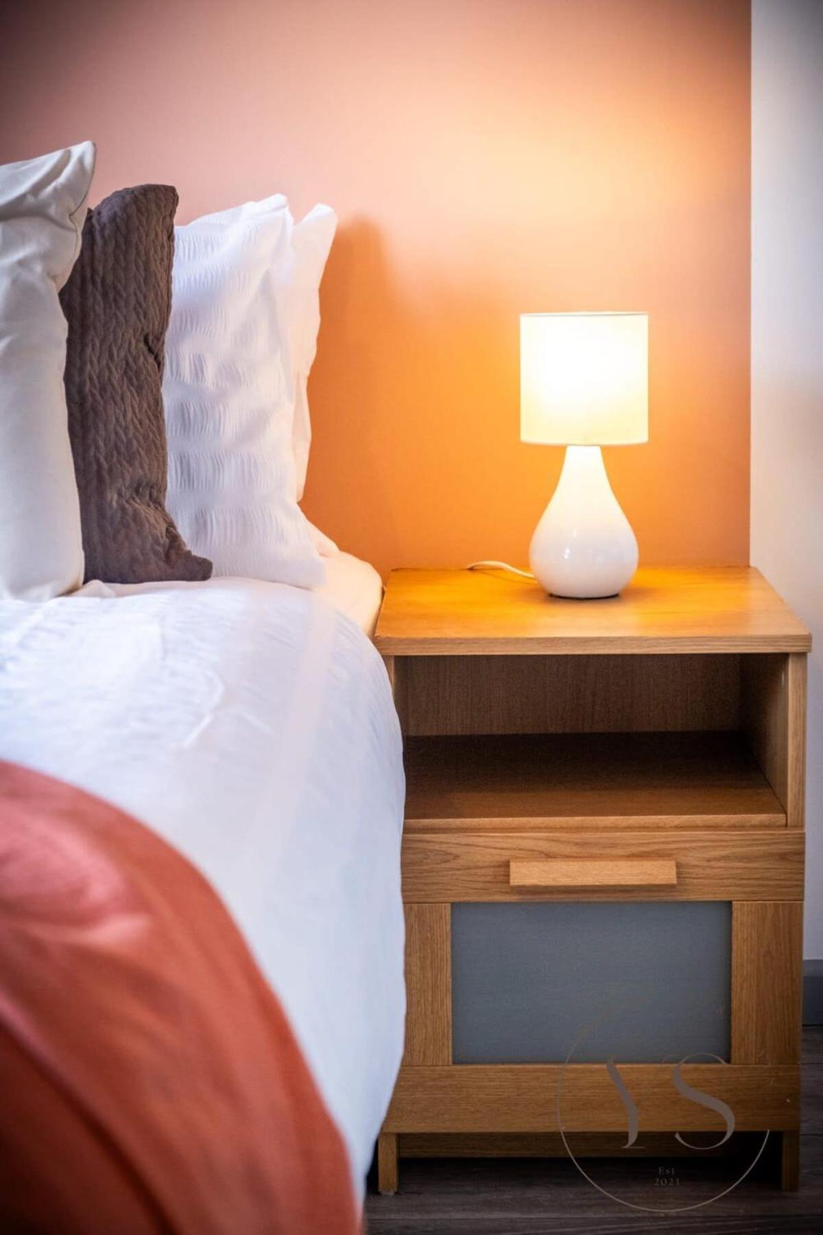 Sienna Longton Studio 2C - Wi-Fi, Alton Towers, Netflix Stoke-on-Trent Экстерьер фото
